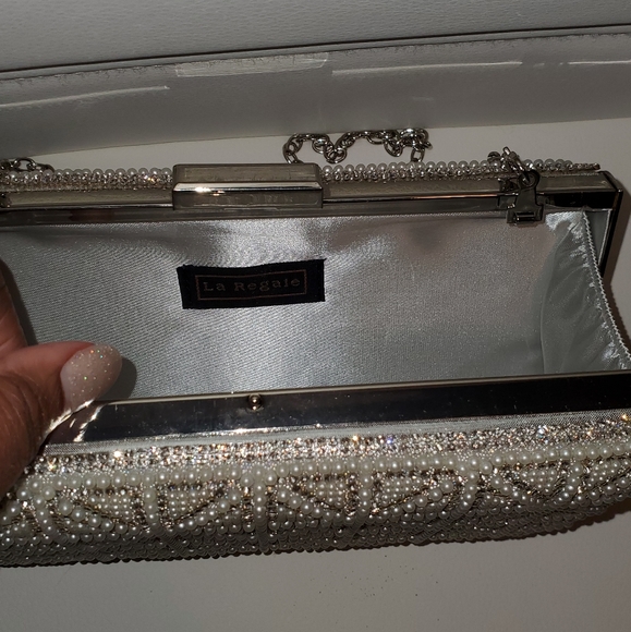 La Regale Beaded Clutch - Picture 3 of 4
